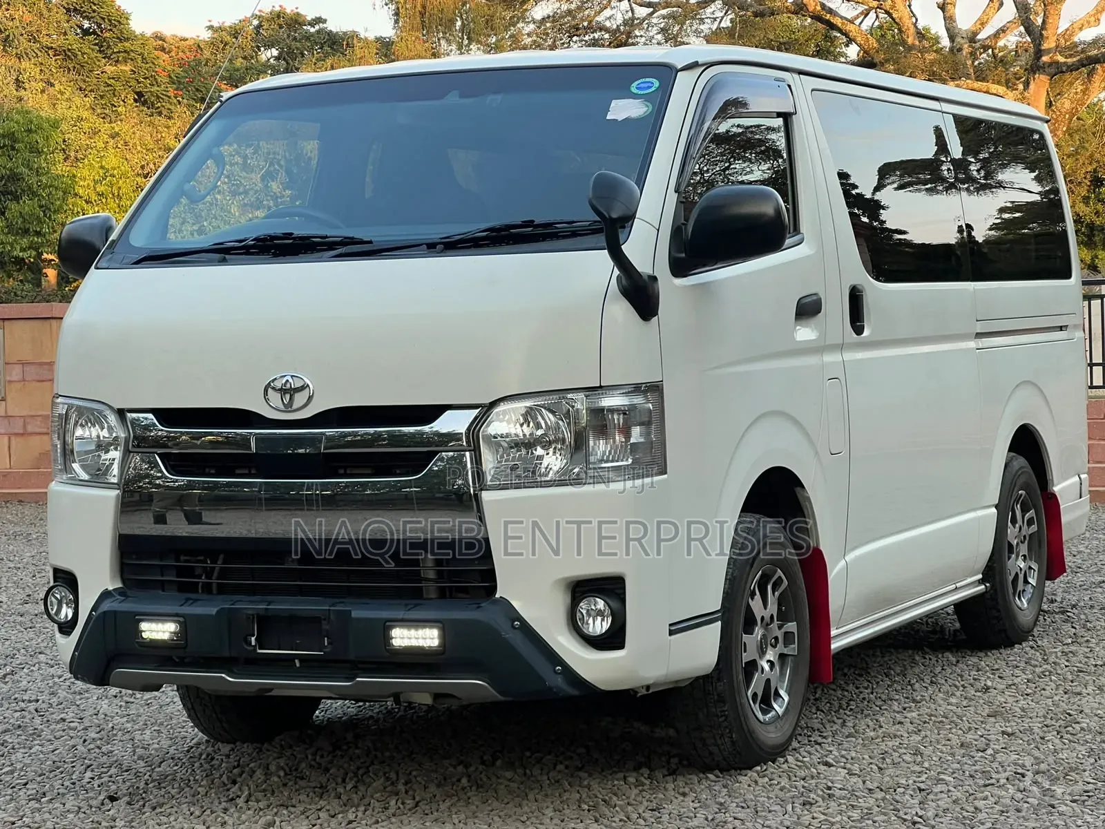 Toyota HiAce 2019 White