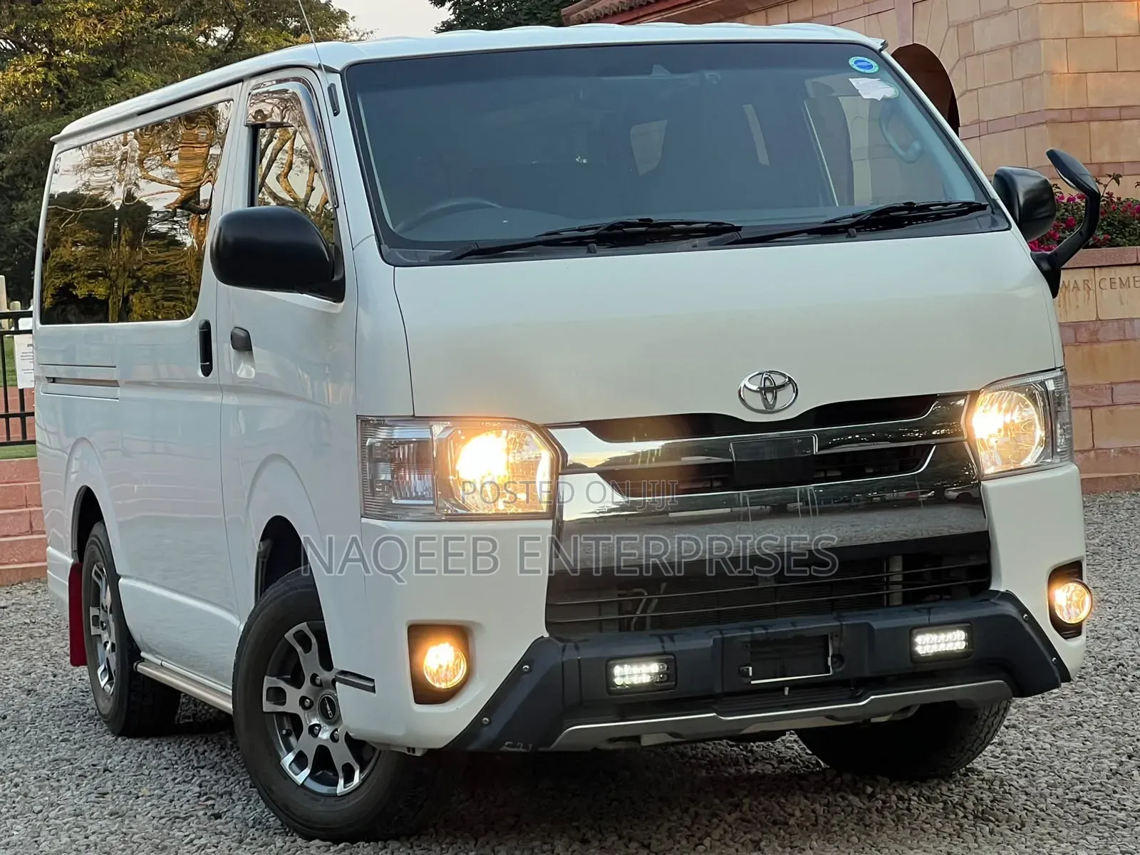 Toyota HiAce 2019 White