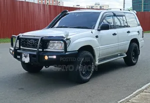 Toyota Land Cruiser 2001 White