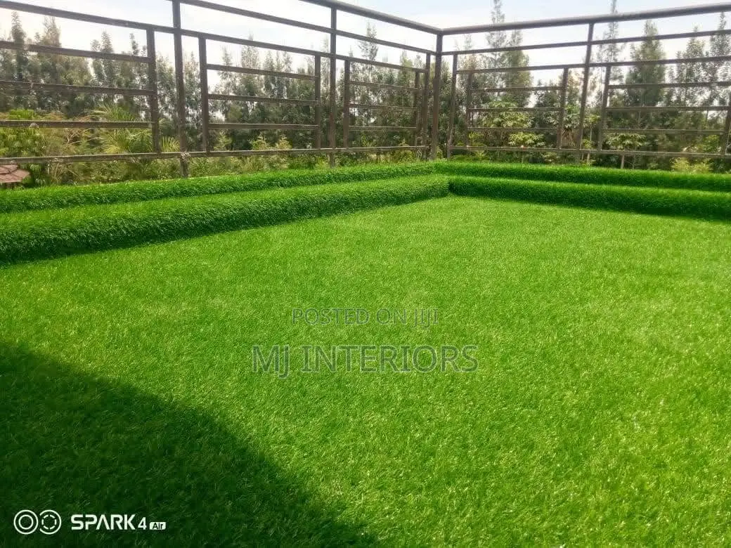 Synthetic Grass Carpet for Balcony Rooftop Design