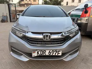 Honda Fit Shuttle 2017 Silver