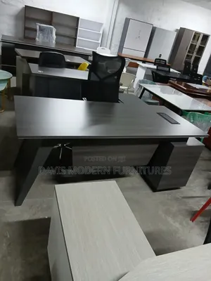 Wooden Grain L-Shaped Reception