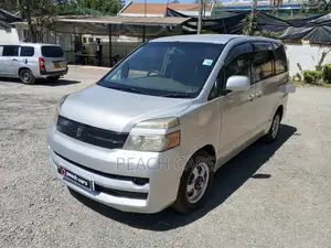 Toyota Voxy 2004 Silver
