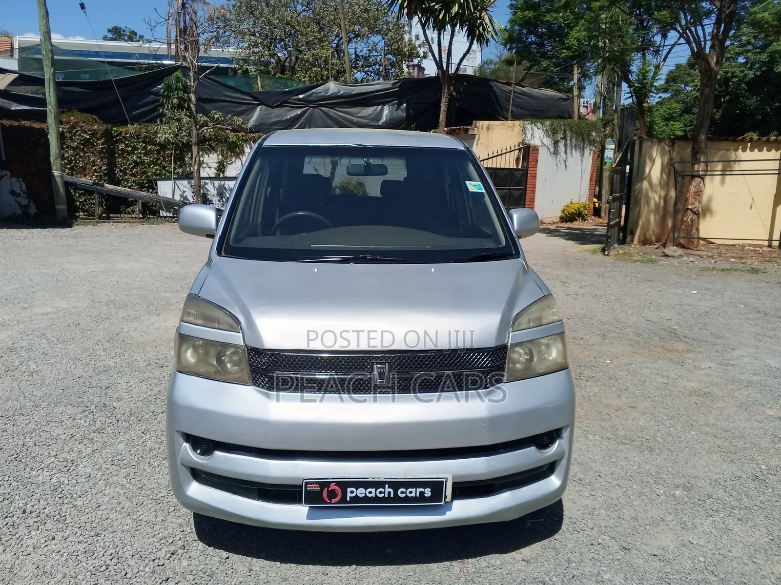 Toyota Voxy 2004 Silver
