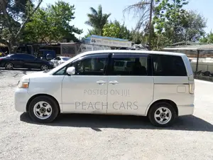 Toyota Voxy 2004 Silver