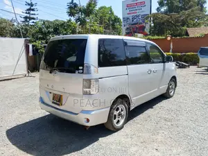 Toyota Voxy 2004 Silver