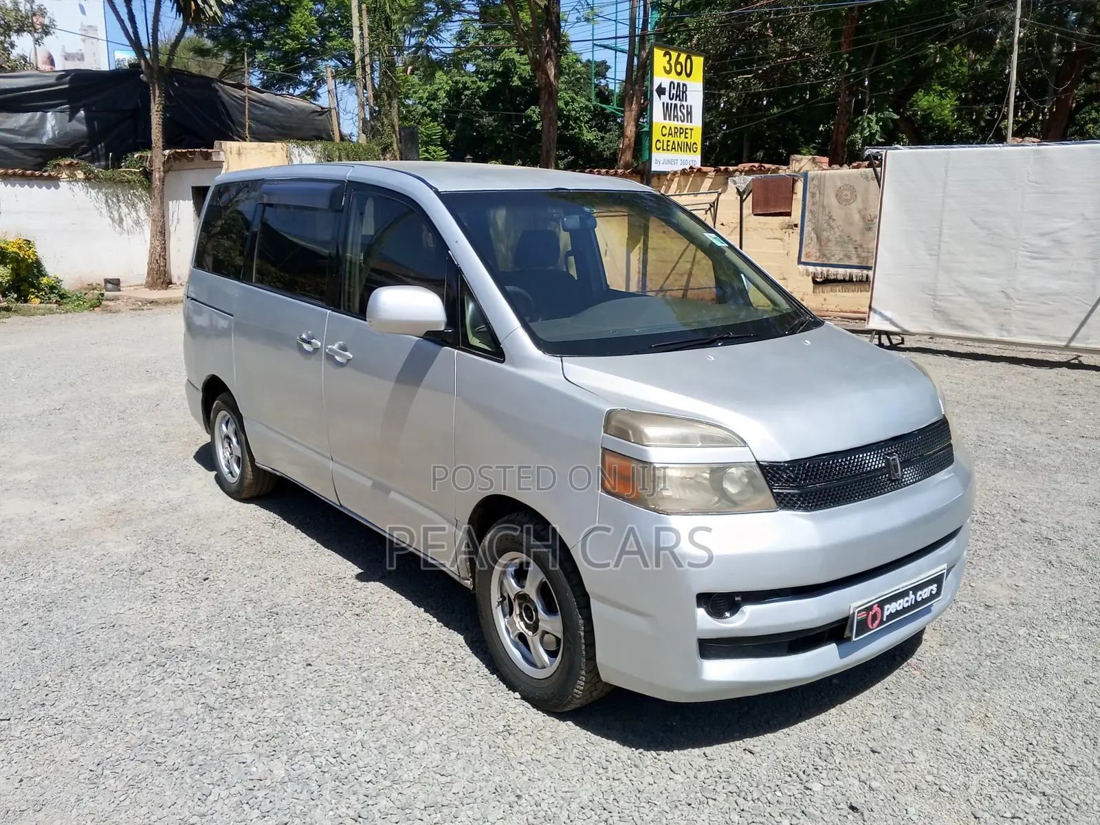 Toyota Voxy 2004 Silver