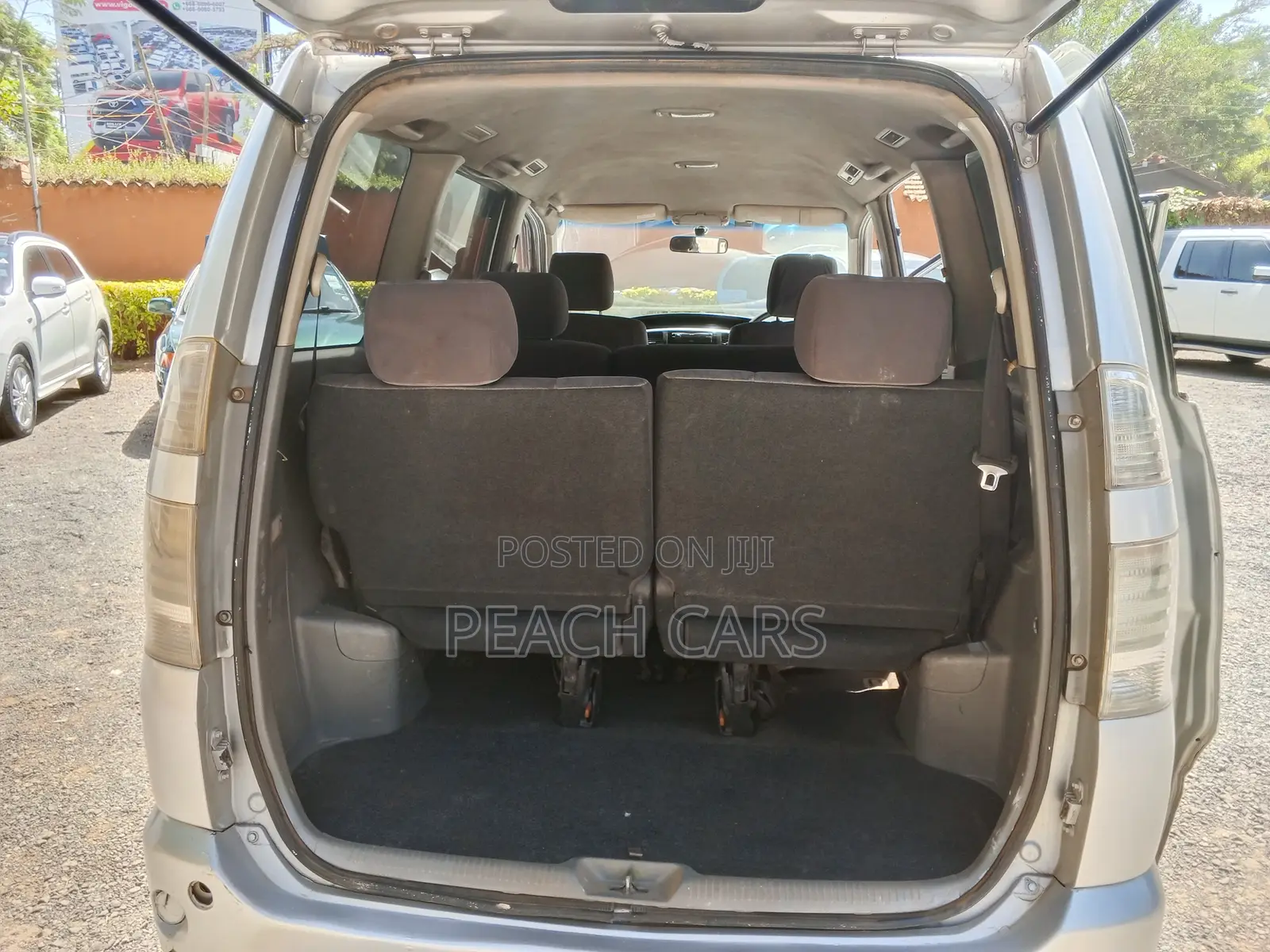 Toyota Voxy 2004 Silver