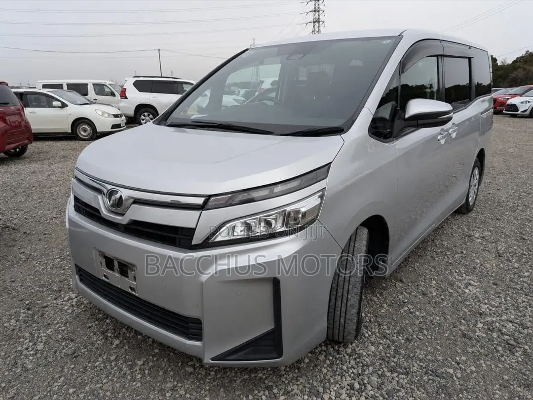 Toyota Voxy 2019 Silver