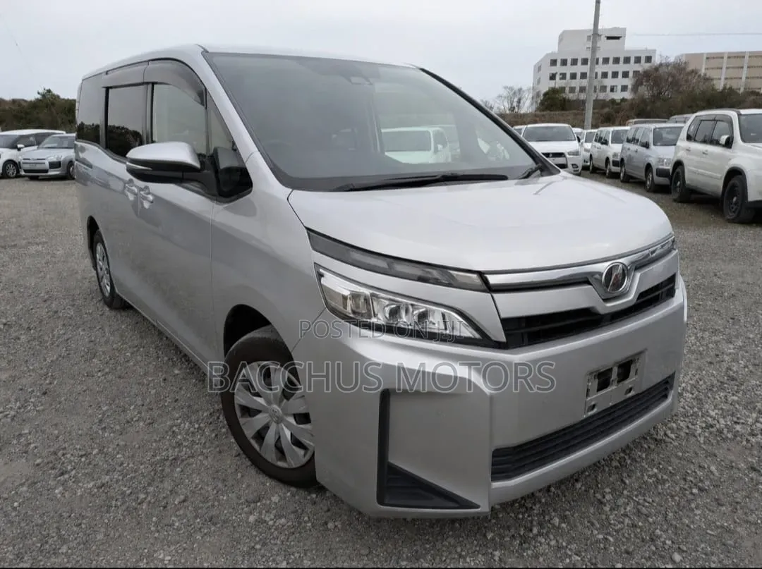 Toyota Voxy 2019 Silver