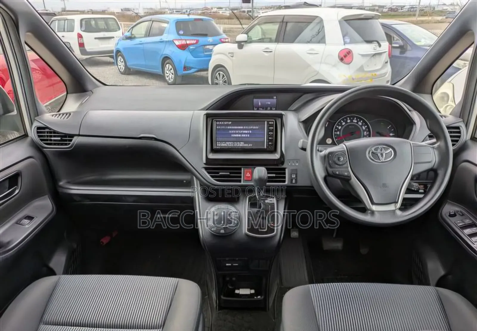 Toyota Voxy 2019 Silver