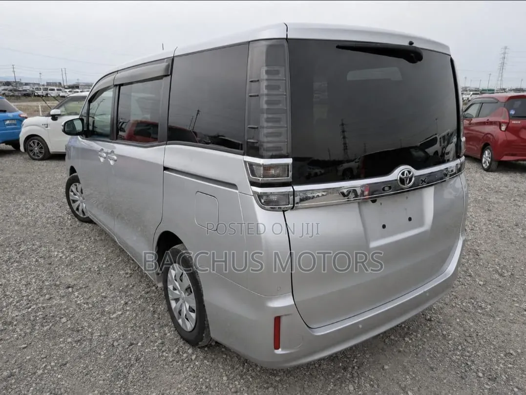 Toyota Voxy 2019 Silver