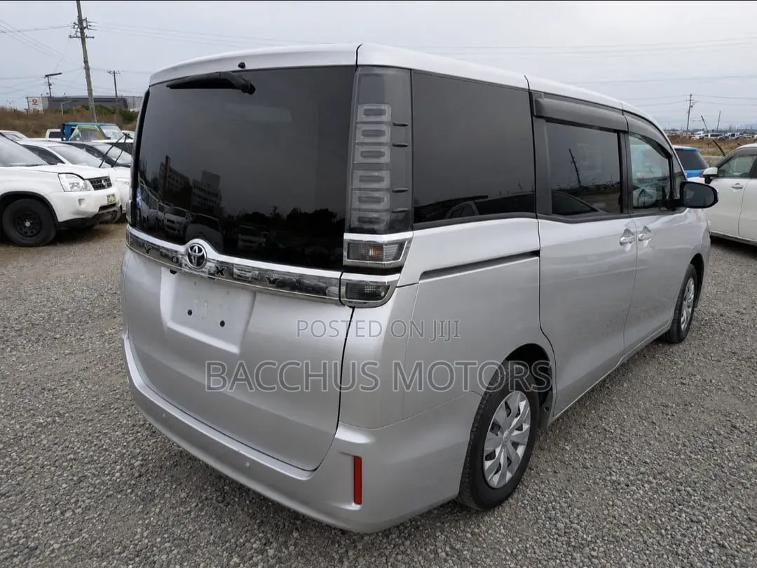 Toyota Voxy 2019 Silver