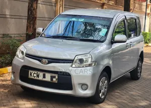 Toyota Sienta 2012 Silver
