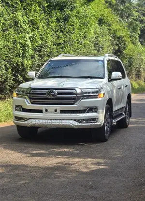 Toyota Land Cruiser 2019 White