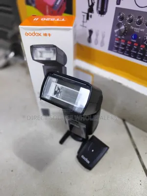 Godox Tt520 Ii Universal Flash Speedlite + Wireless Trigger Set