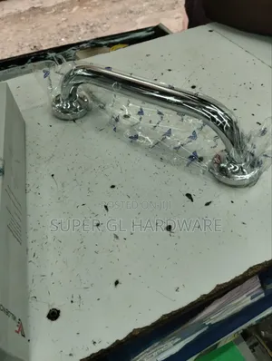 A Chrome Valdeno Grab Bar