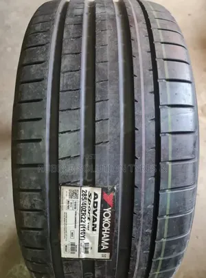 285 /40 R22 Yokohama Tyres 110y Advan Sport
