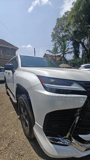Lexus LX 2022 White