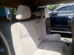 Toyota ISIS 2013 Black