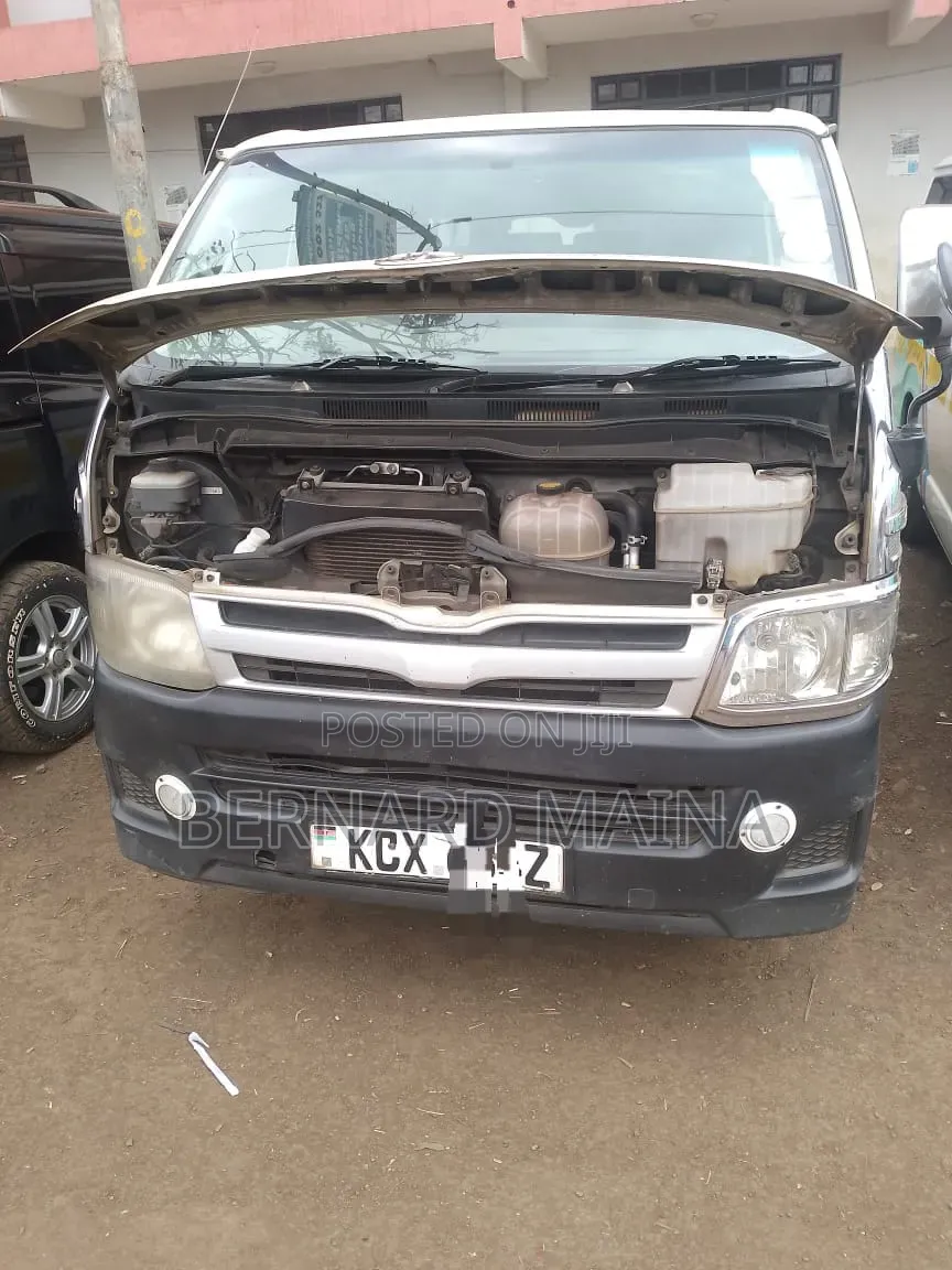 Toyota HiAce 2013 White