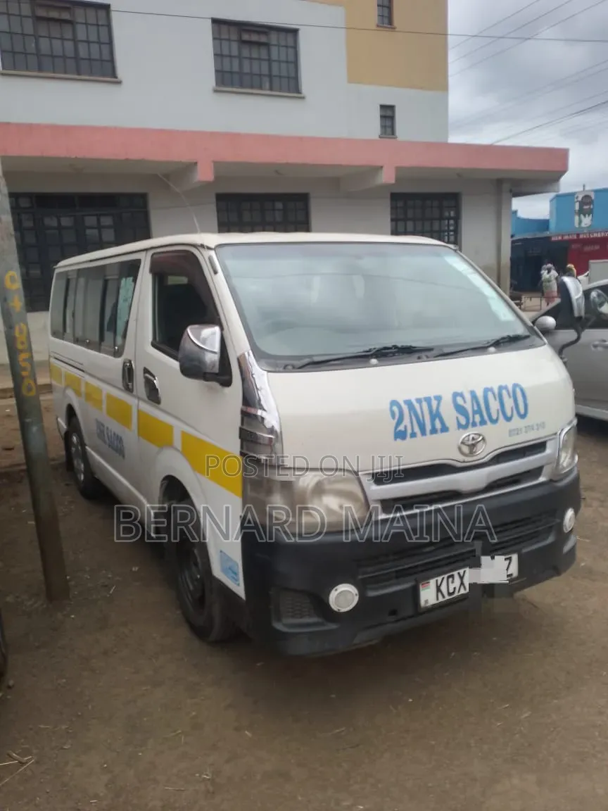 Toyota HiAce 2013 White
