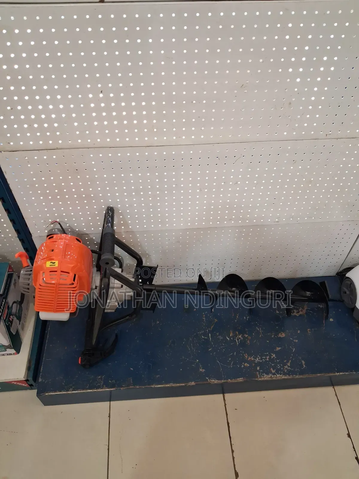 Earth Drilling Machine / Earth Auger