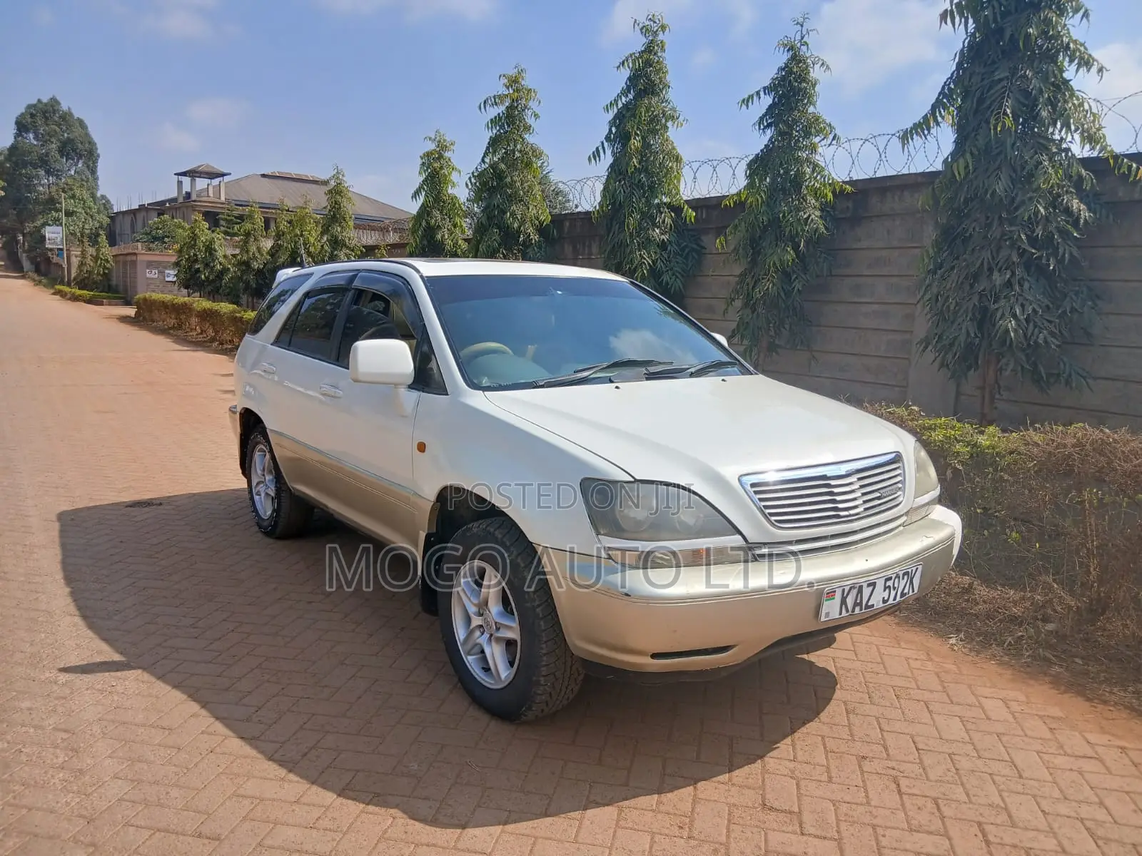 Toyota Harrier 2000 White