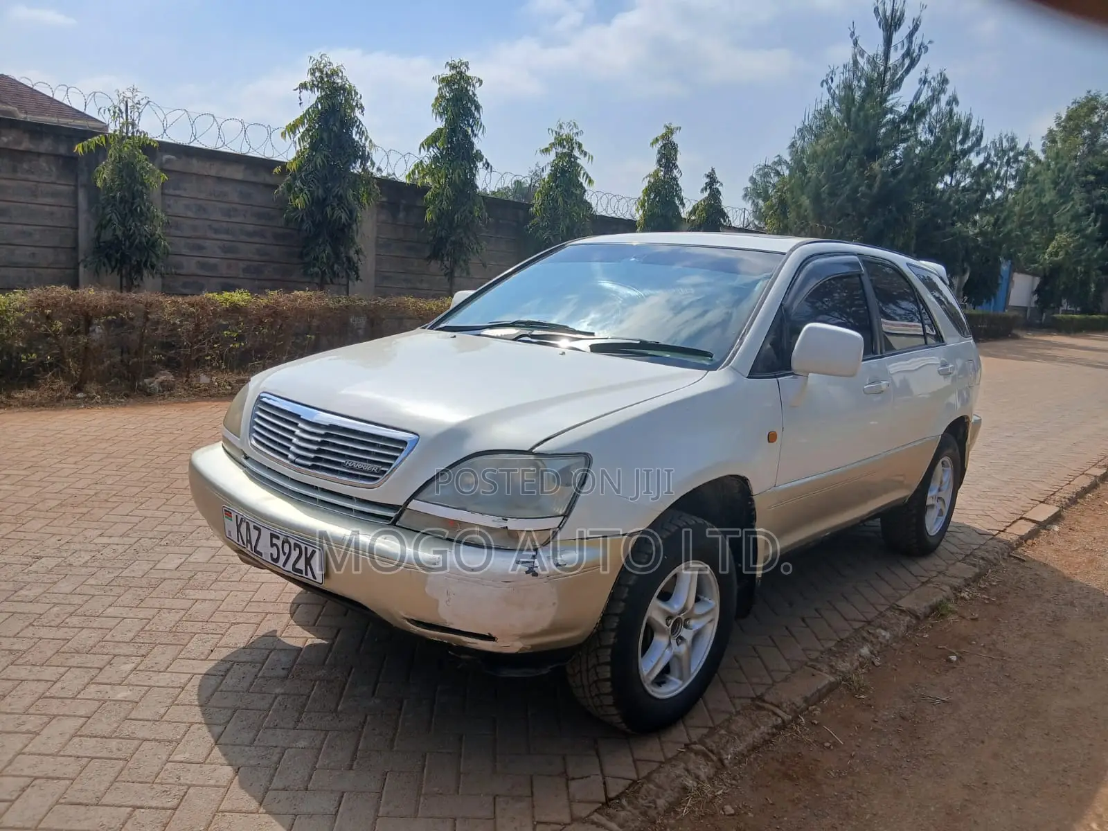 Toyota Harrier 2000 White