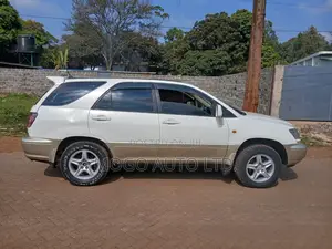Toyota Harrier 2000 White