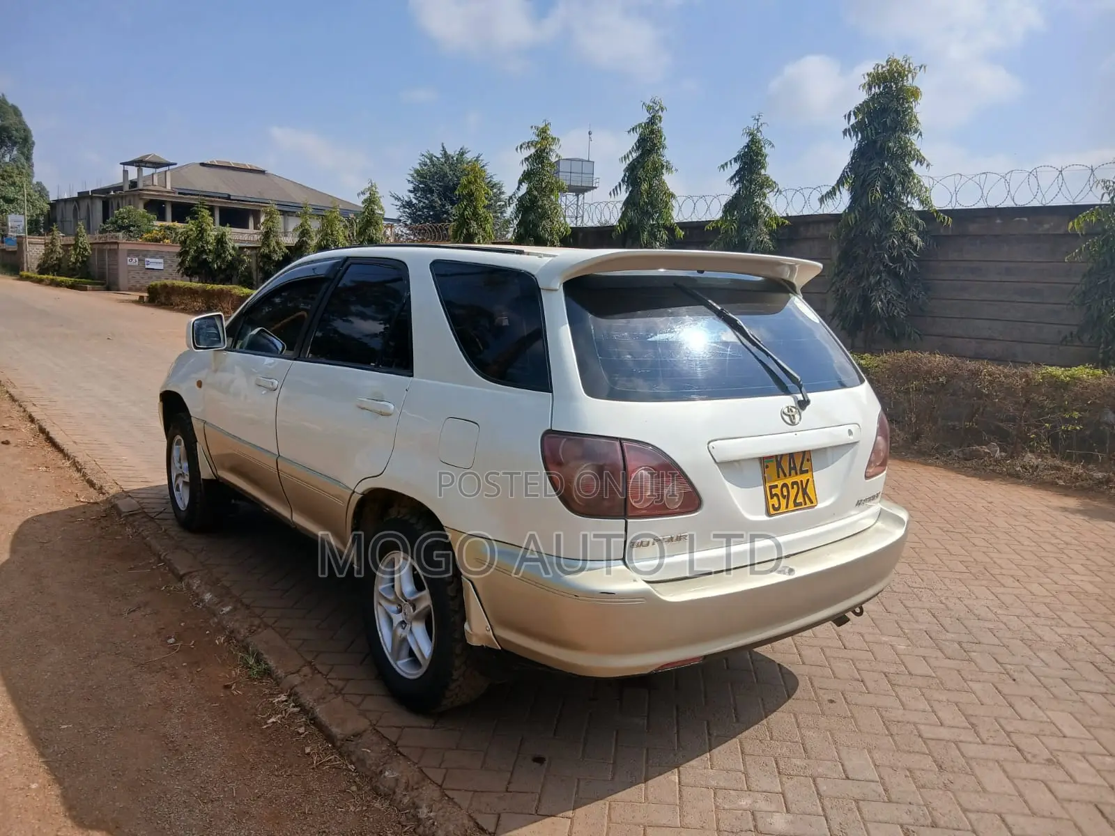 Toyota Harrier 2000 White