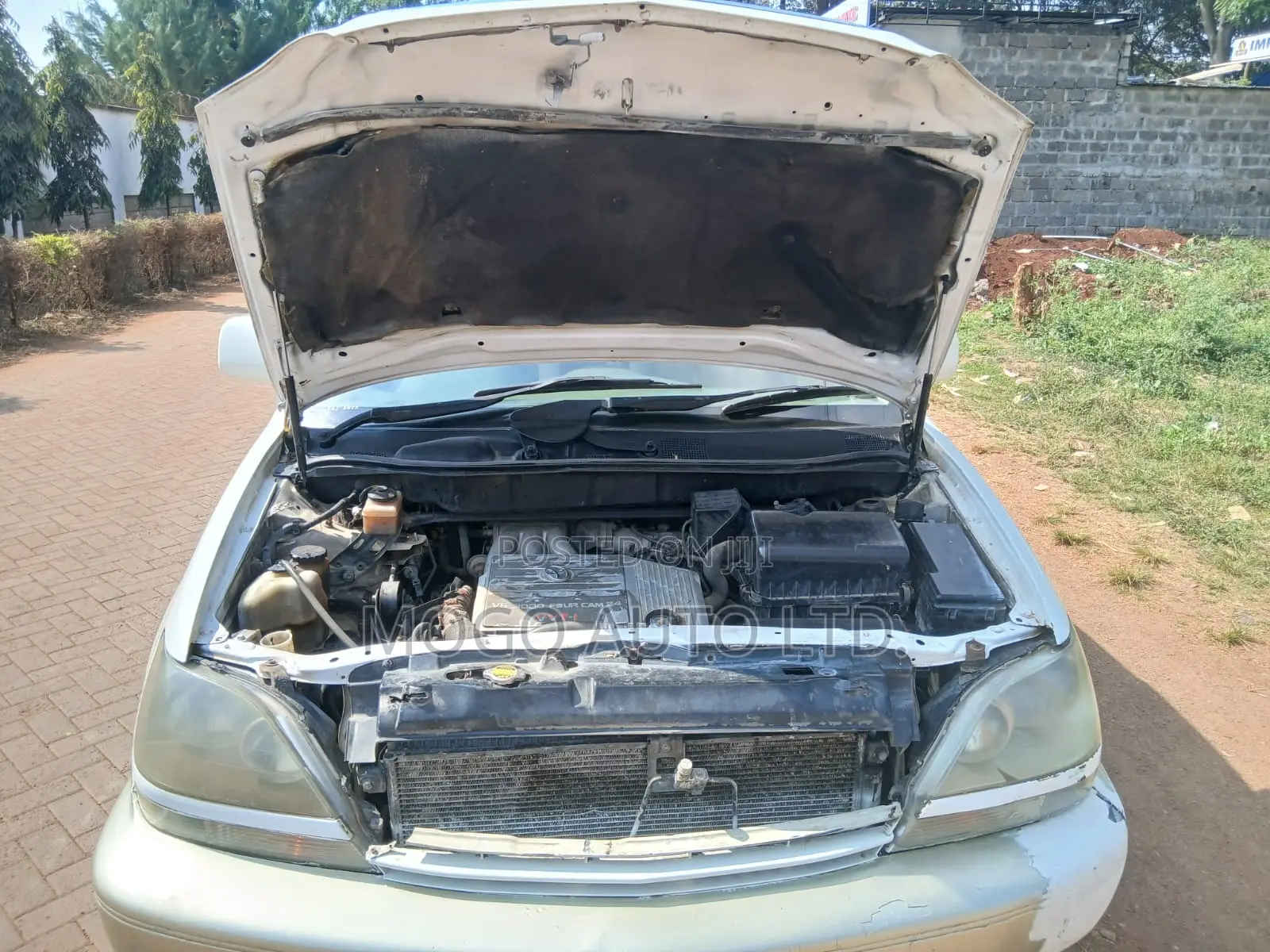 Toyota Harrier 2000 White