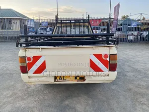 Mitsubishi L200 1999 Beige