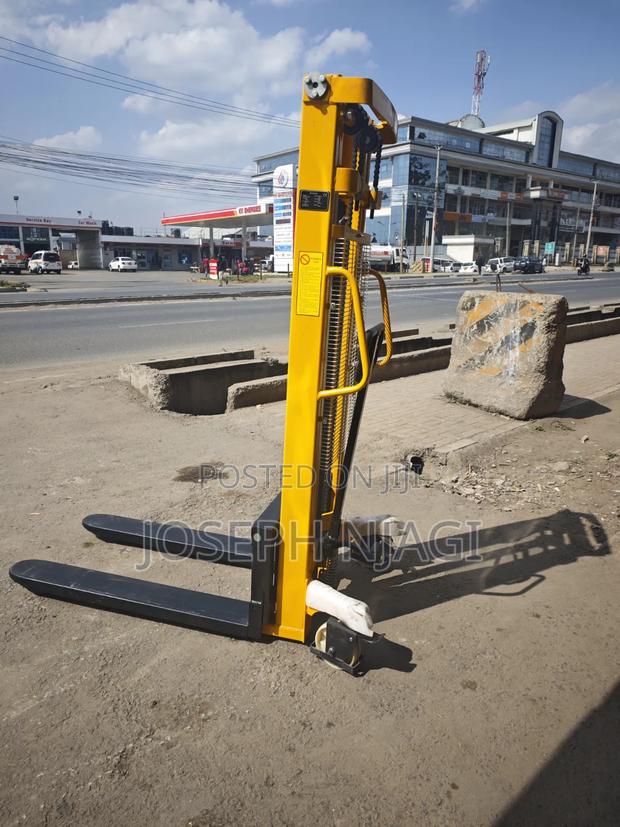 Manual Hydraulic Stacker