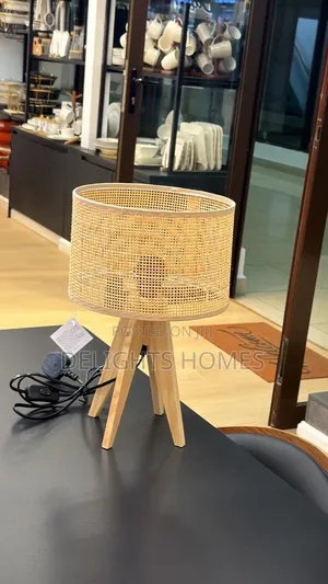 Wooden Base Table Lamp_ex