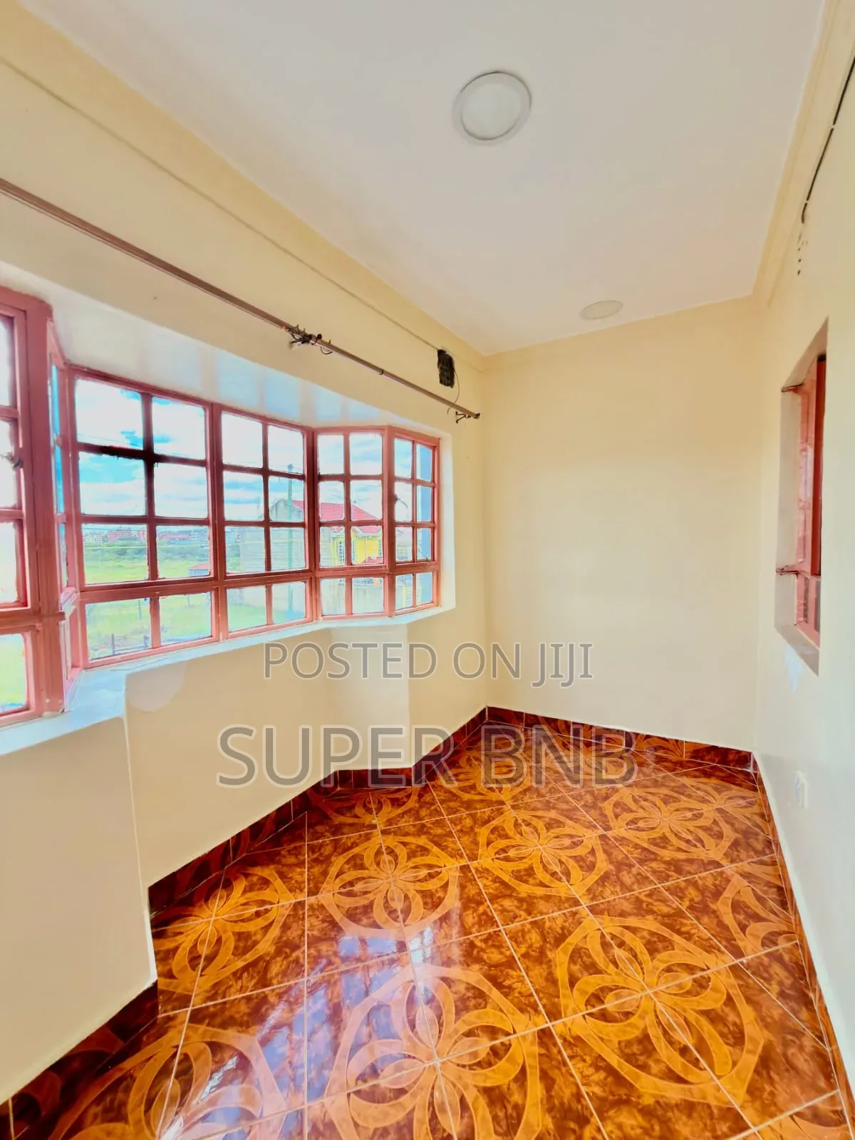 Airbnb 5 Bedrooms Own Compound Partying Ruracio