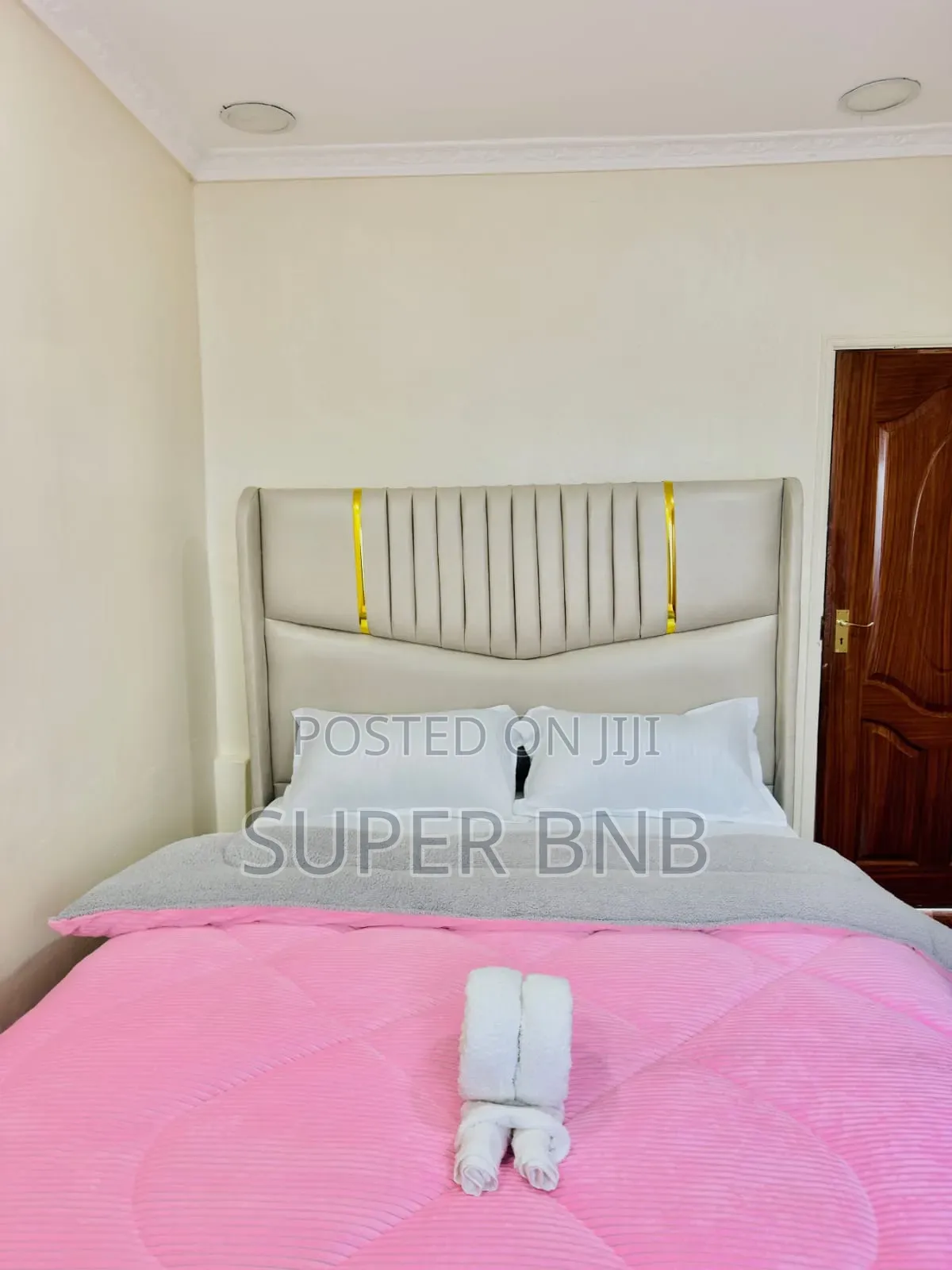 Airbnb 5 Bedrooms Own Compound Partying Ruracio