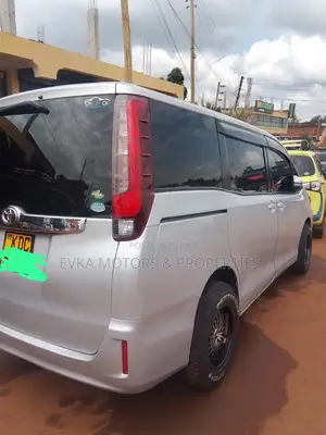 Toyota Noah 2014 Silver