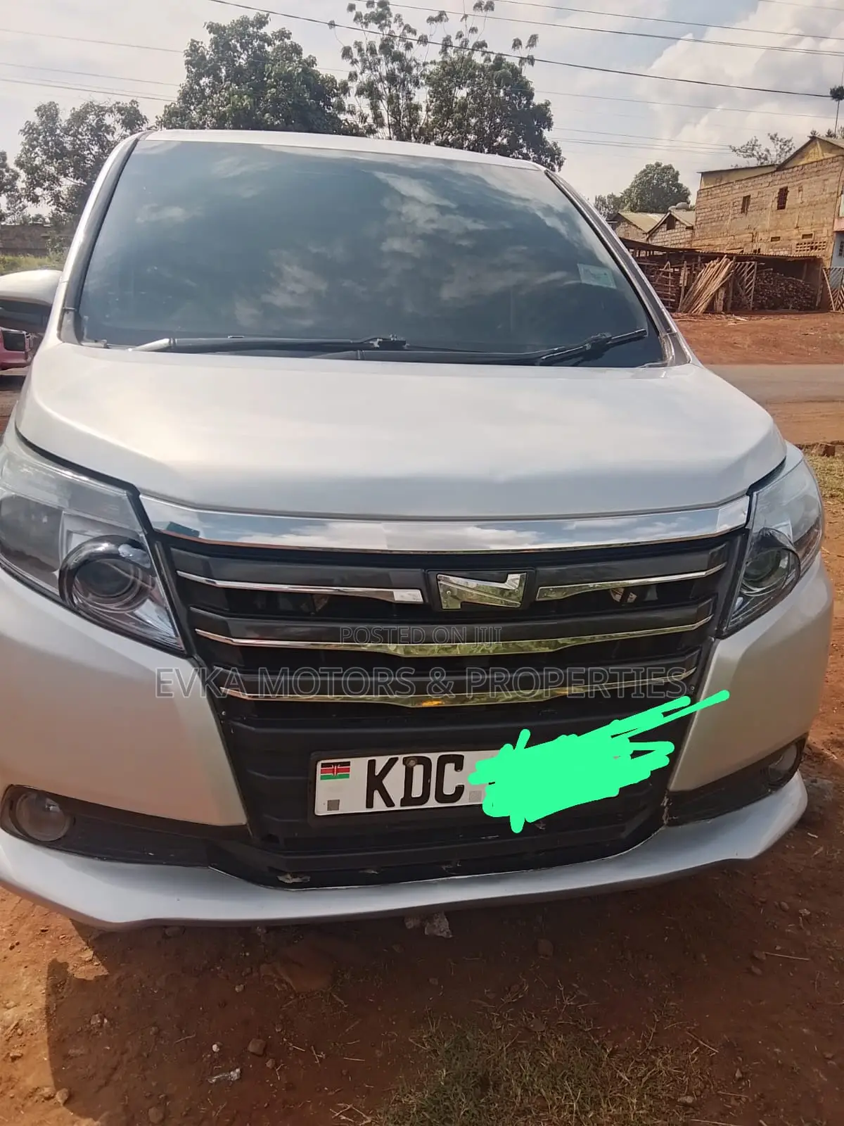 Toyota Noah 2014 Silver