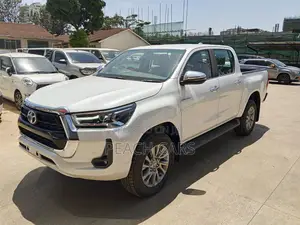 Toyota Hilux 2018 White