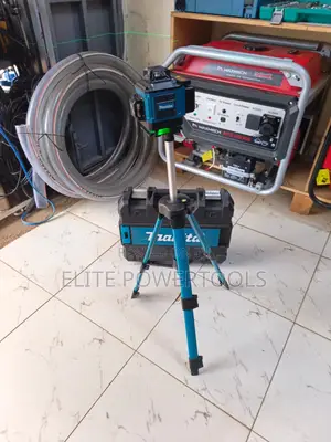 Makita 360° Green Laser Level Kit With Tripod