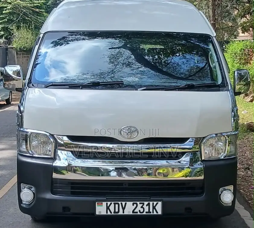 Toyota HiAce 2019 White
