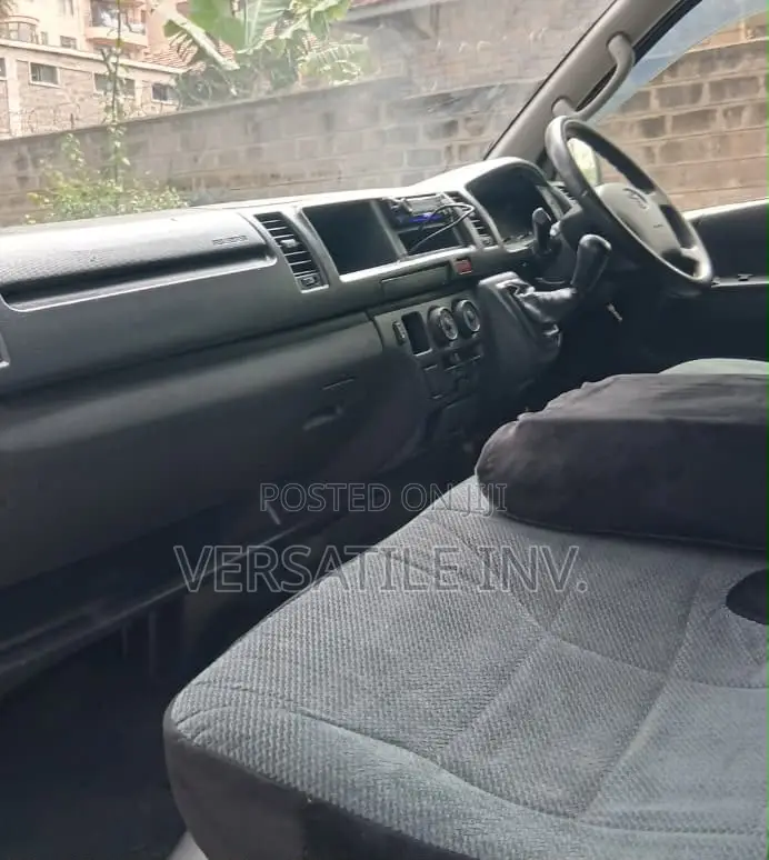 Toyota HiAce 2019 White