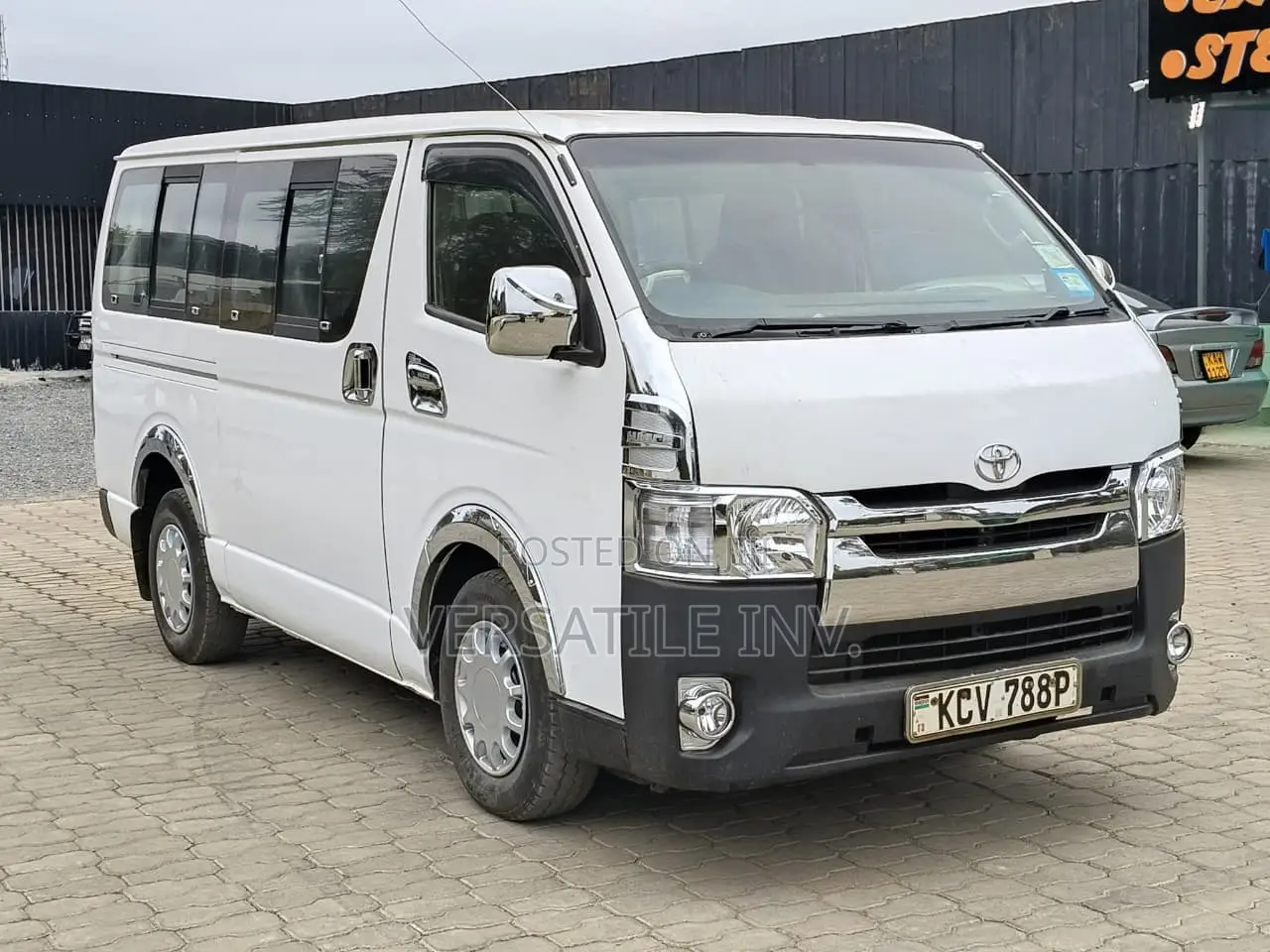 Toyota HiAce 2013 White