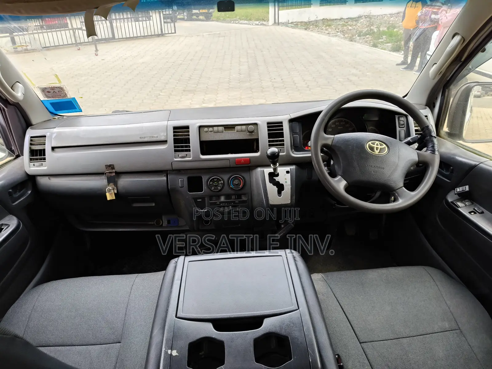 Toyota HiAce 2013 White