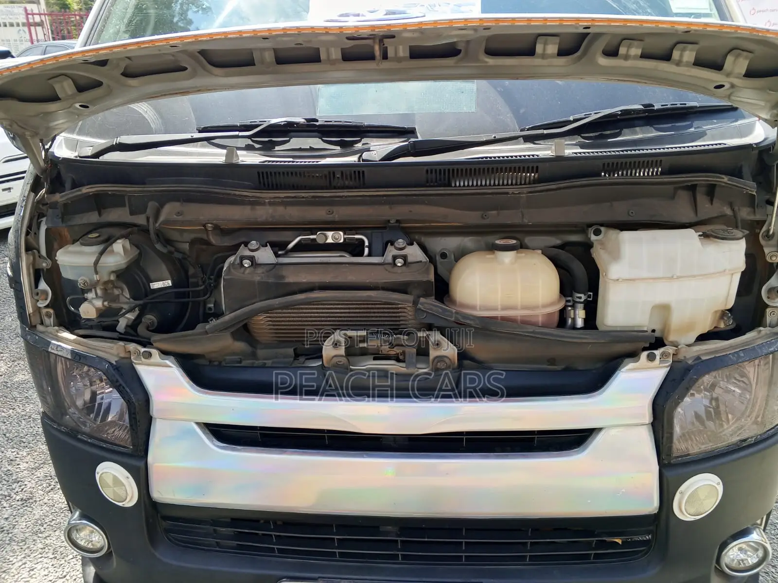 Toyota HiAce 2017 Silver