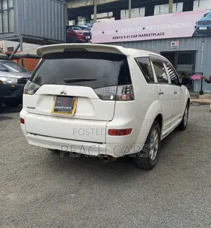 Mitsubishi Outlander 2011 White