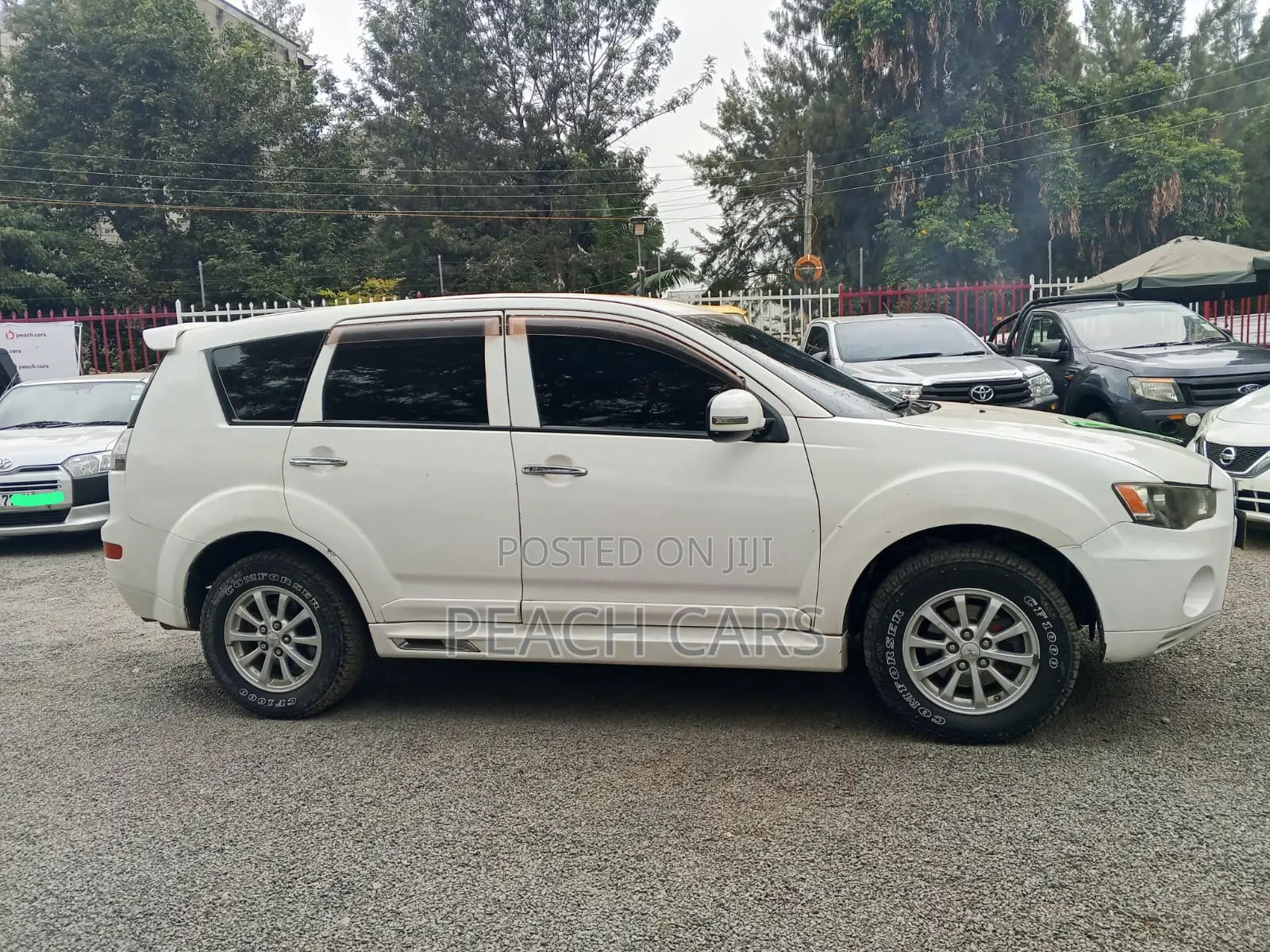 Mitsubishi Outlander 2011 White