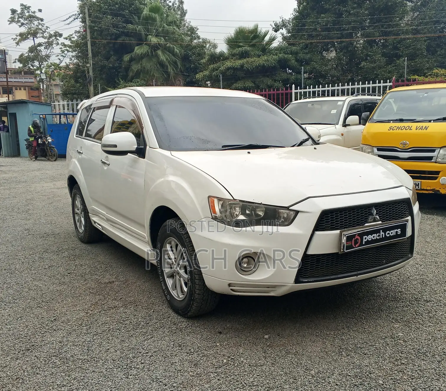 Mitsubishi Outlander 2011 White