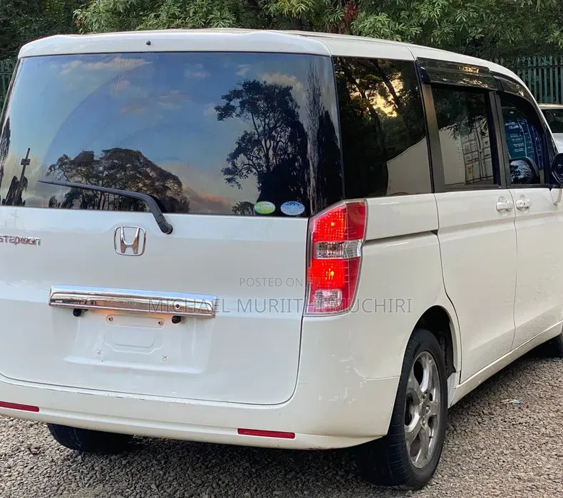 Honda Stepwgn 2012 White